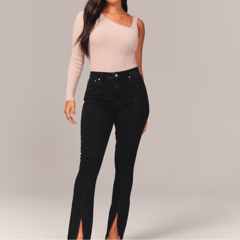Abercrombie Curve Love High Rise
Skinny Jean